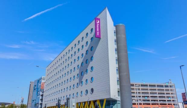 Premier Inn Cardiff Bay Exterior photo